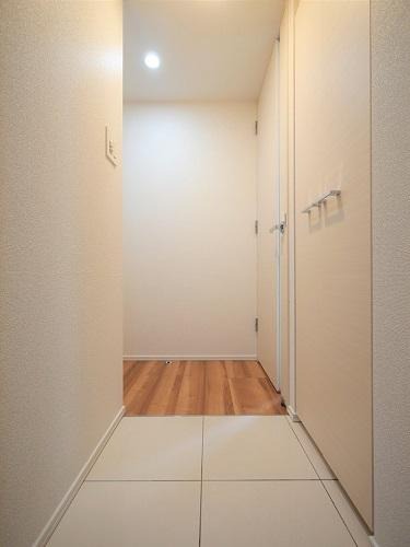 東京メトロ丸ノ内線 四谷三丁目駅 徒歩5分 13階建 築14年の玄関写真