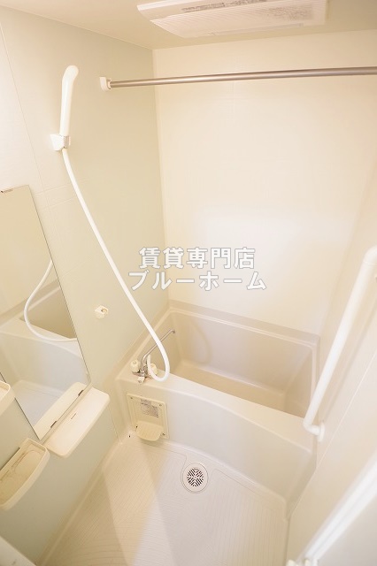 バス・シャワールーム　お風呂は浴室乾燥機付き！