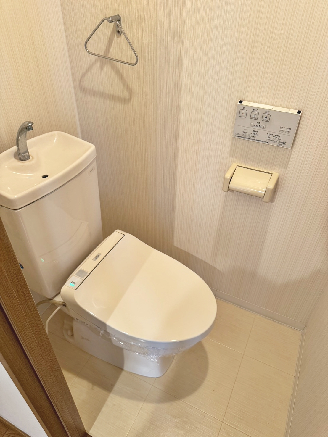 地下鉄谷町線 平野駅 徒歩10分 7階建 築27年のトイレ写真
