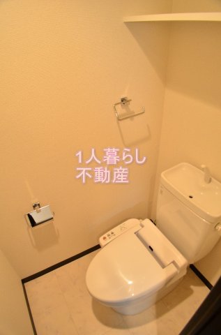 トイレ　温水洗浄便座です。