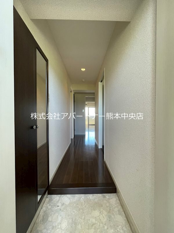玄関　大きな姿見付きの玄関です★