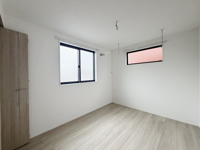 居室・リビング　～真っ白なお部屋で新生活スタート～