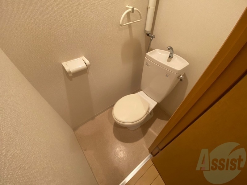 トイレ　こちらはトイレです。清潔感があり、安心して使用できます。
