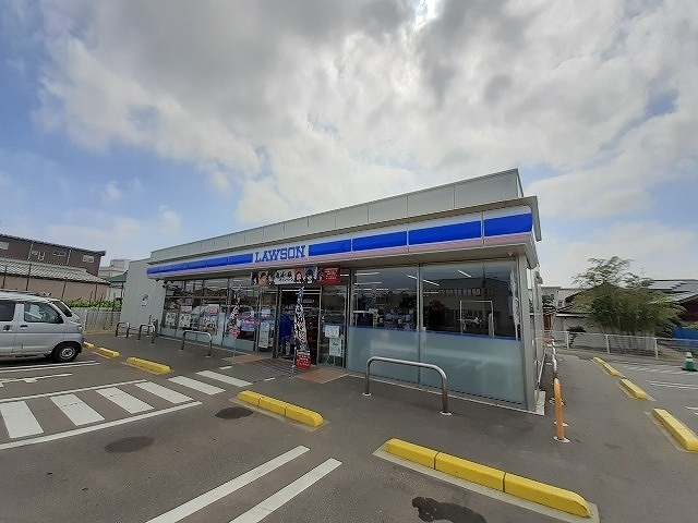 コンビニ　ローソン白根新飯田店（コンビニ）まで653m