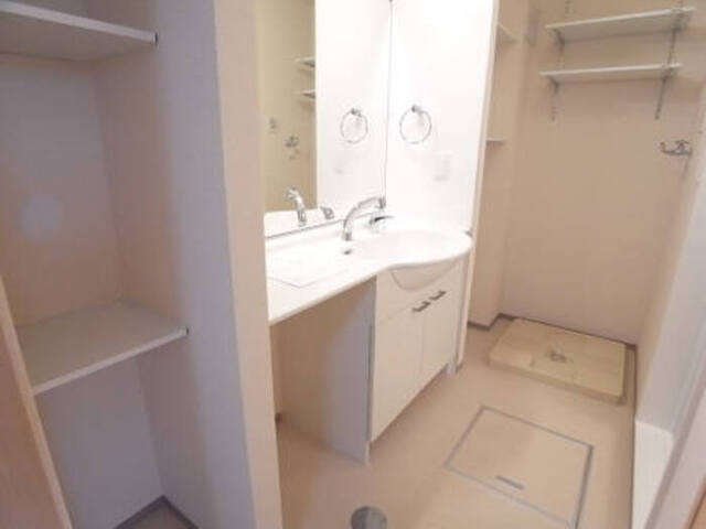 洗面設備　カウンター付き洗面化粧台