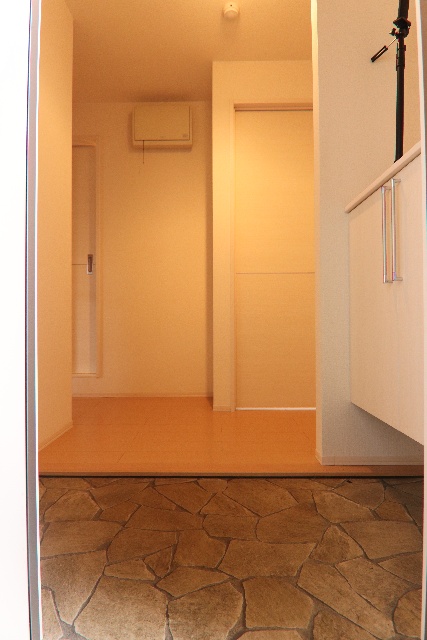 玄関　※別室の参考写真の為、現況優先です。