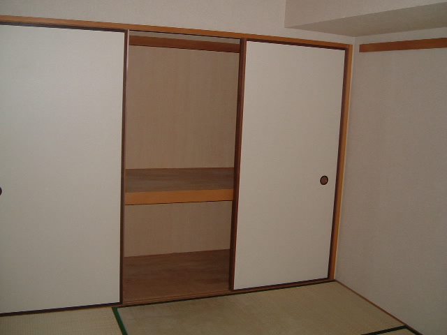 収納　押入