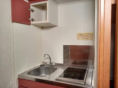 居室・リビング　備品や設備仕様は号室等により異なります現地をご確認下さい。