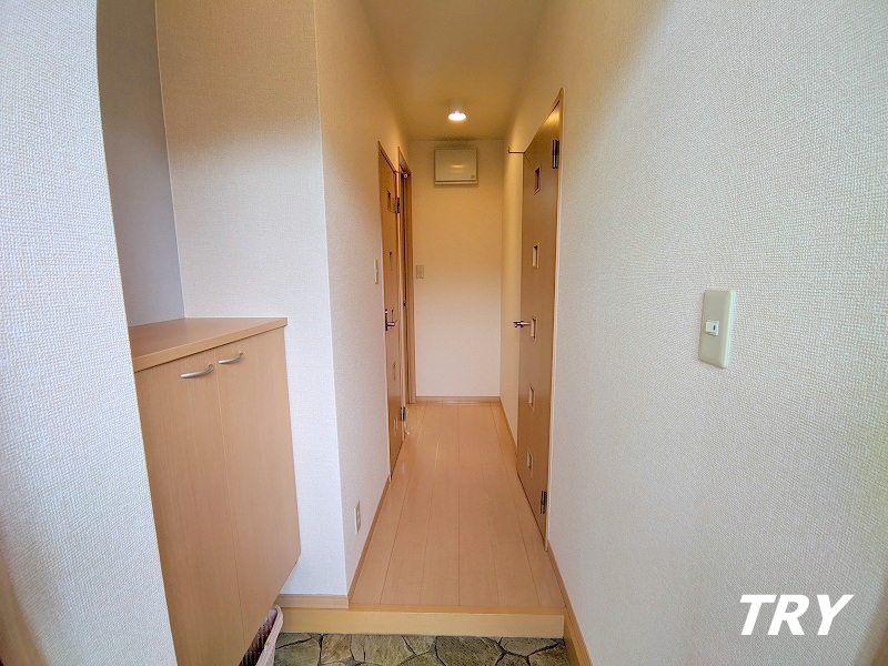 玄関　玄関から室内が見えないタイプです。