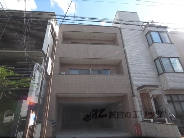 京都市上京区上御霊前町のマンションの建物外観