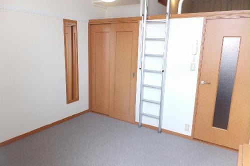 居室・リビング　ロフト付きのお部屋です。