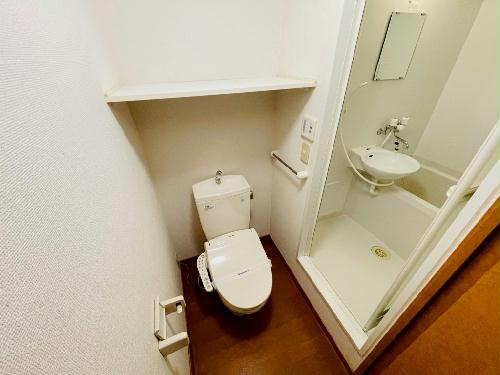 トイレ　温水洗浄便座付き