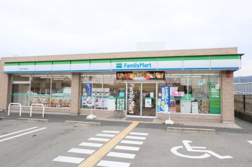 コンビニ　ファミリーマート 香芝下田西店（コンビニ）まで420m