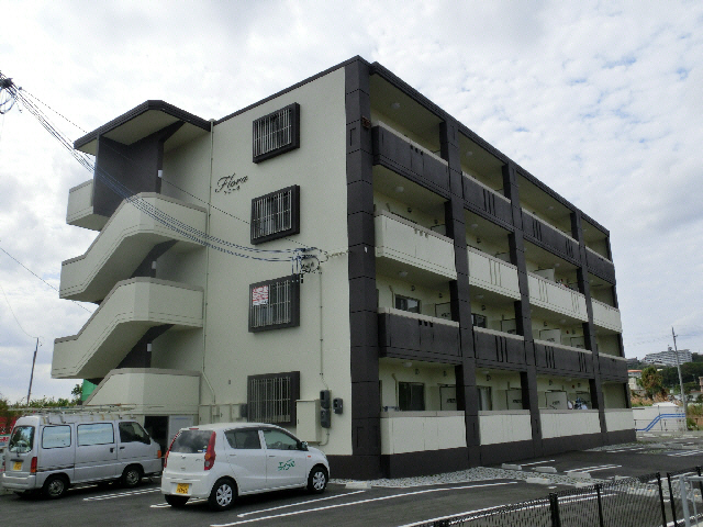 沖縄市大里のマンションの建物外観