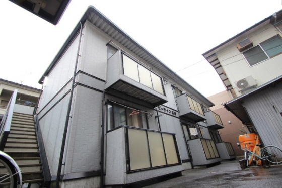 広島市中区広瀬町のアパートの建物外観