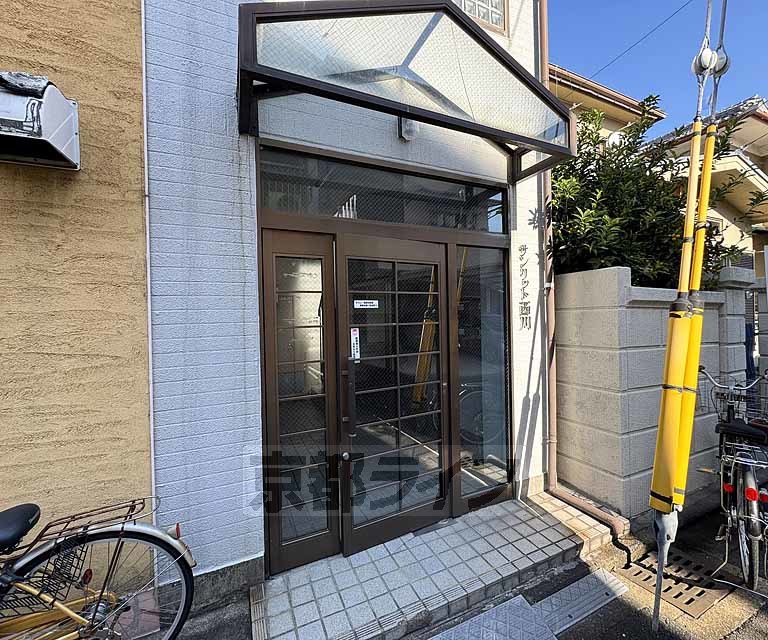 エントランス　建物入口です。