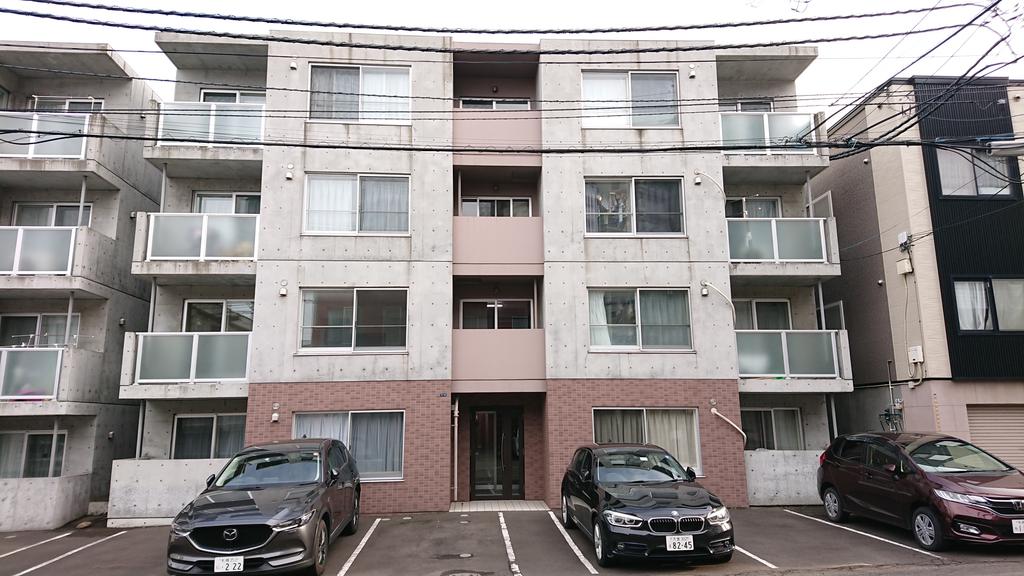 札幌市西区発寒七条のマンションの建物外観