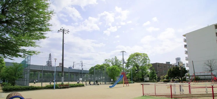 【大阪市東淀川区北江口のアパートの公園】