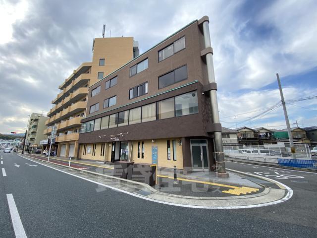 京都市西京区山田大吉見町のマンションの建物外観