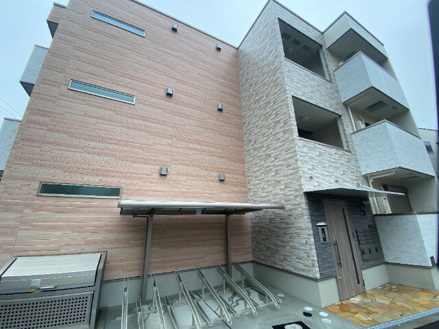 大阪市平野区平野上町のアパートの建物外観