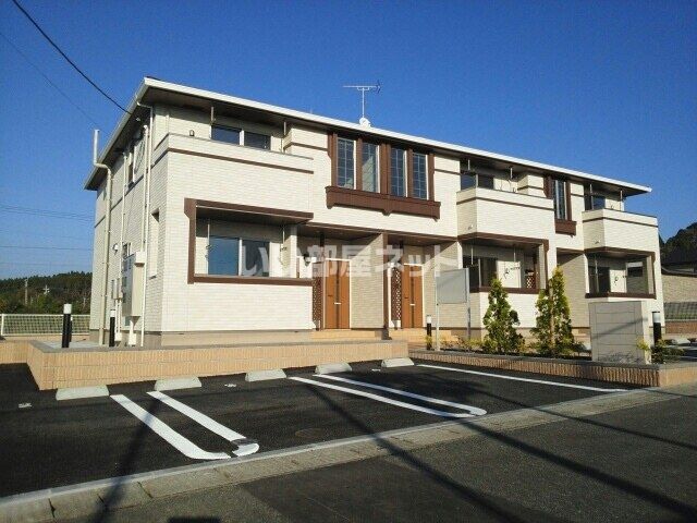 いちき串木野市湊町のアパートの建物外観