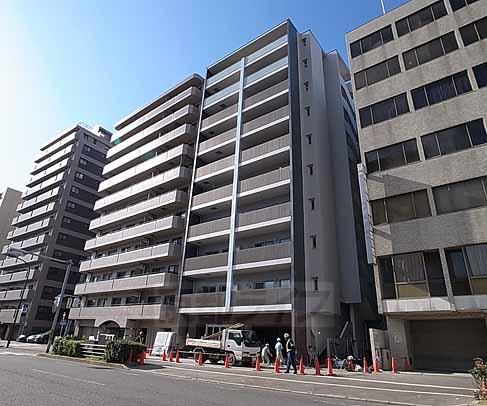 京都市中京区下八文字町のマンションの建物外観