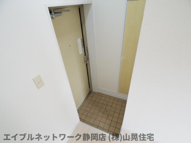 【静岡市葵区銭座町のマンションの玄関】