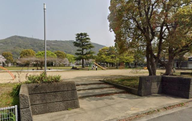 【高松市香西南町のマンションの公園】