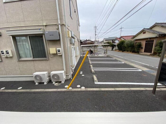 【前橋市天川大島町のアパートの駐車場】