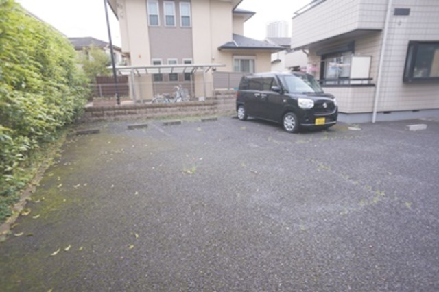 【市川市八幡のアパートの駐車場】