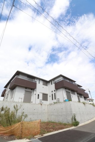 【(仮称)アメニティ―麻生区栗木台アパートの建物外観】