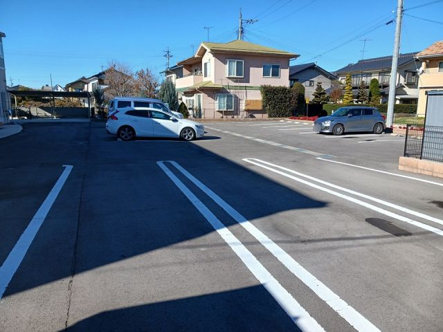 【佐久市新子田のアパートの駐車場】