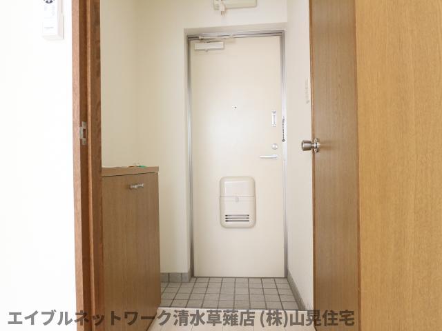 【静岡市清水区長崎南町のマンションの玄関】