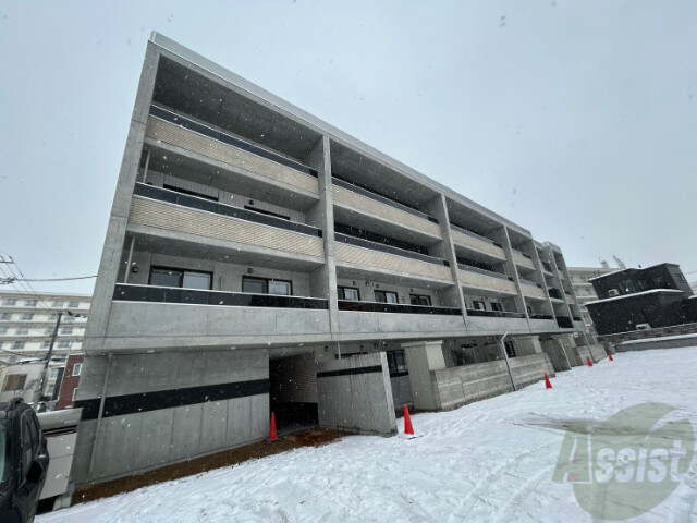 【札幌市南区真駒内本町のマンションの建物外観】