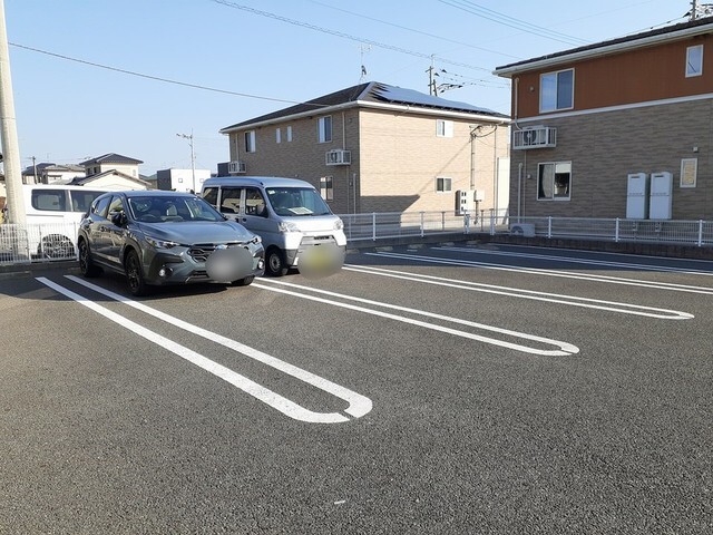 【プレッソ　吉野ヶ里 IIの駐車場】