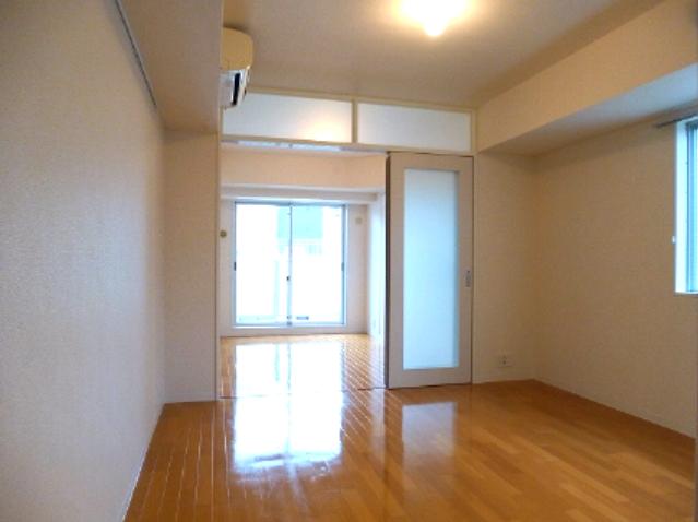 その他設備　パークアクシス秋葉原の南向き角部屋明るい室内です