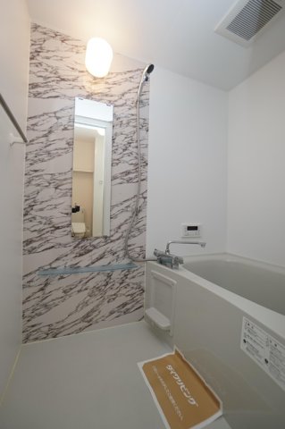 バス・シャワールーム　コンパクトで使いやすいお風呂です