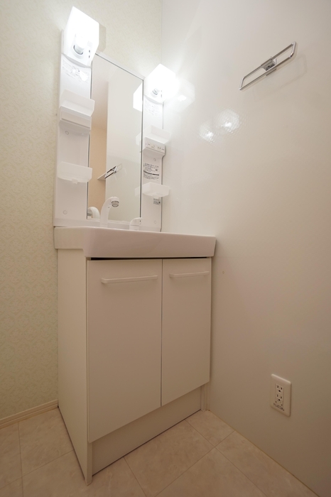 洗面設備　朝の支度にも助かる、独立の洗髪洗面化粧台