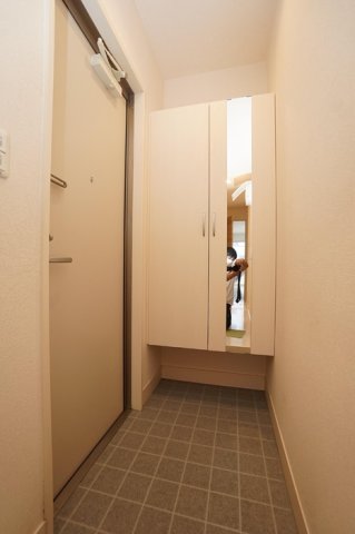 玄関　収納もある玄関です