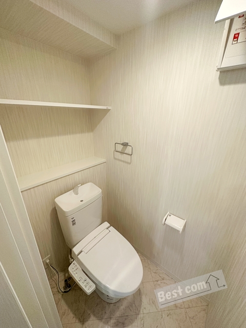 トイレ　温水洗浄便座付き♪