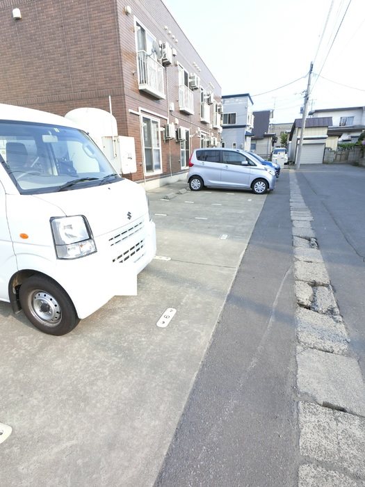 【イーグル今３号館の駐車場】