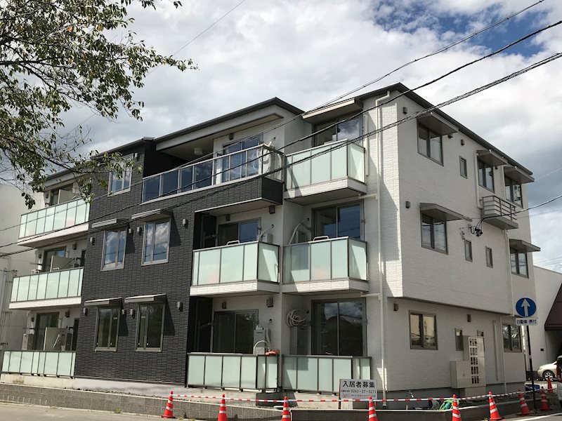 松本市北深志のマンションの建物外観