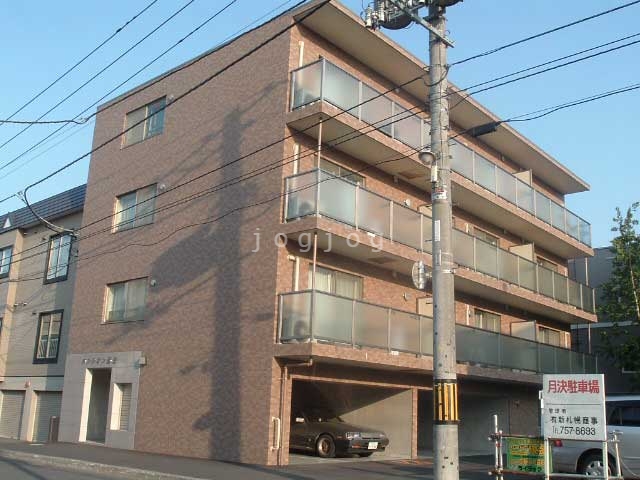 札幌市北区麻生町のマンションの建物外観