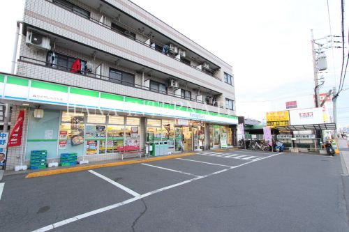 【草加市旭町のアパートのコンビニ】