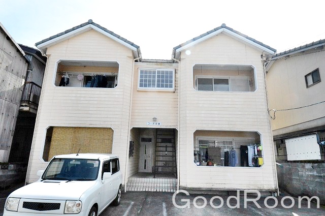 小松島市金磯町のアパートの建物外観