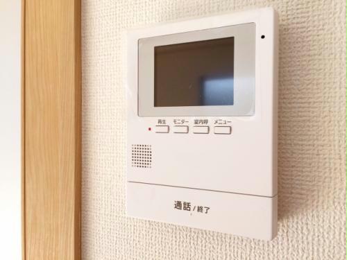 セキュリティ　来客時に便利、ＴＶモニター付きインターホンを完備