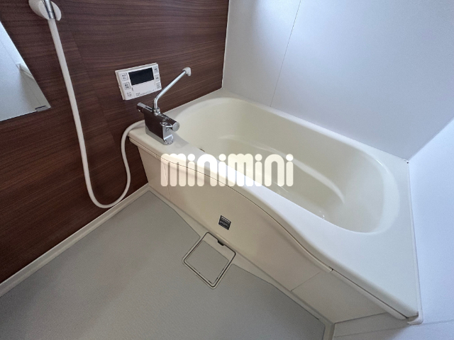 バス・シャワールーム　追焚き付き。一日の疲れを癒してください。