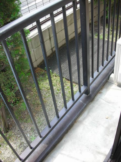 バルコニー　日当たりの良いベランダ