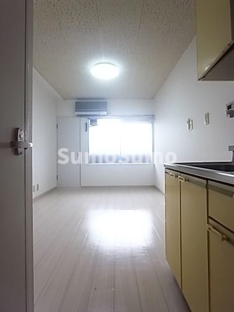 居室・リビング　ゆったり過ごせる居間です