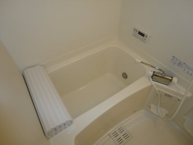 バス・シャワールーム　浴室乾燥付きで雨の日でも洗濯物が干せます☆